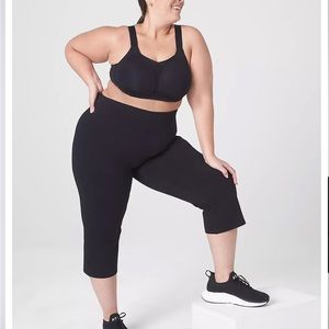 Lane Bryant Livi lot of two signature stretch yoga Capri pants both size 22/24